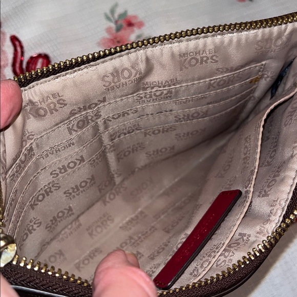 MICHAEL Michael Kors Ltd Ed Heart Jet Set Wristlet - Picture 11 of 11